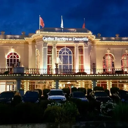 Secret Brick Garden - Plein Centre - 7 Personnes - Jardin - Parking Deauville