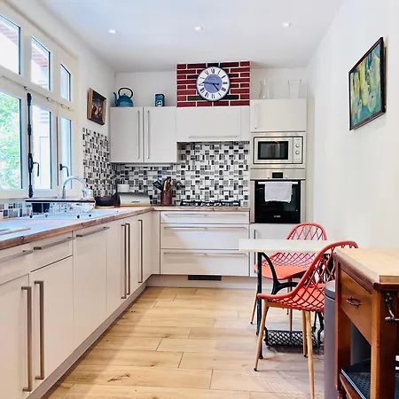 Secret Brick Garden - Plein Centre - 7 Personnes - Jardin - Parking *