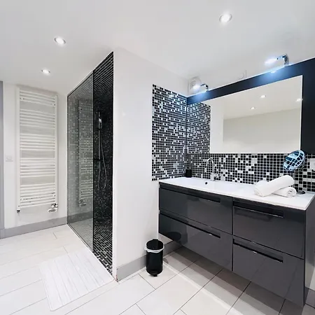 Secret Brick Garden - Plein Centre - 7 Personnes - Jardin - Parking Villa *