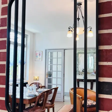 Villa Secret Brick Garden - Plein Centre - 7 Personnes - Jardin - Parking