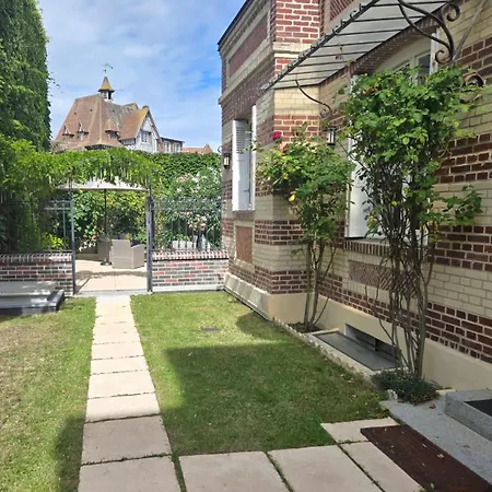 Secret Brick Garden - Plein Centre - 7 Personnes - Jardin - Parking * Deauville