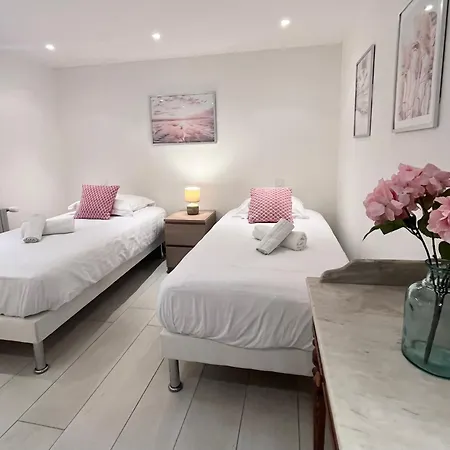 Villa Secret Brick Garden - Plein Centre - 7 Personnes - Jardin - Parking