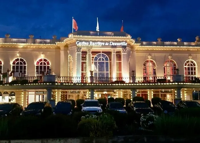 Secret Brick Garden - Plein Centre - 7 Personnes - Jardin - Parking Deauville