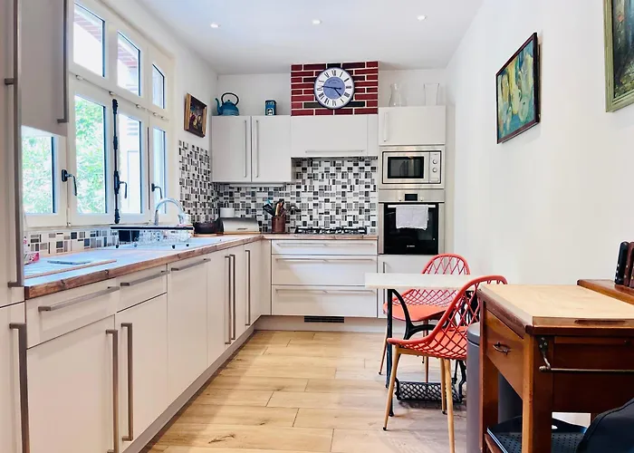 Secret Brick Garden - Plein Centre - 7 Personnes - Jardin - Parking *