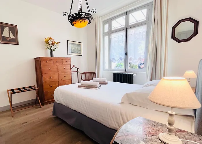 Secret Brick Garden - Plein Centre - 7 Personnes - Jardin - Parking Willa Deauville