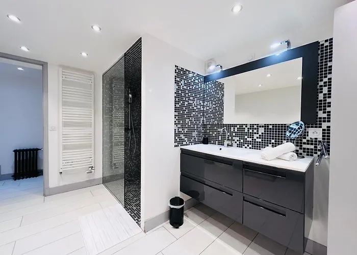 Secret Brick Garden - Plein Centre - 7 Personnes - Jardin - Parking Villa *