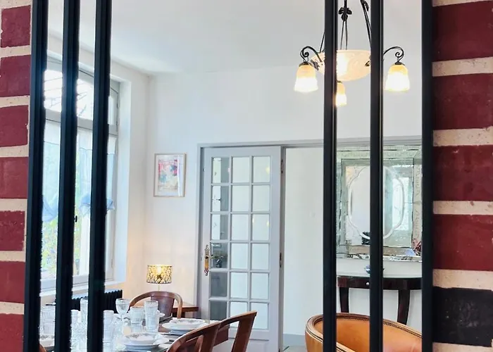 Villa Secret Brick Garden - Plein Centre - 7 Personnes - Jardin - Parking