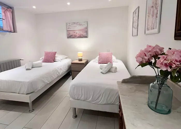 Villa Secret Brick Garden - Plein Centre - 7 Personnes - Jardin - Parking